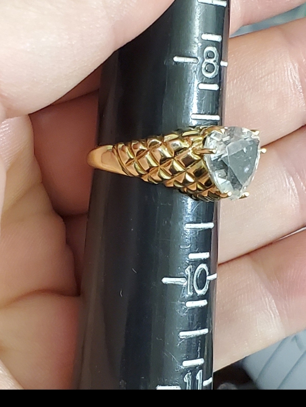 10k trillion quartz ring size 9. Can be resized by a jeweler. Stamped 10k genuin - Picture 9 of 11